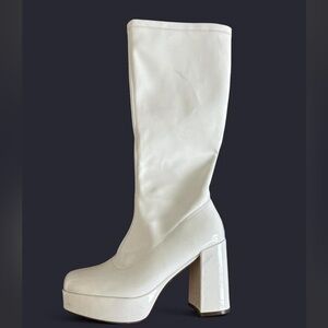 Chic White Platform Heeled Boots